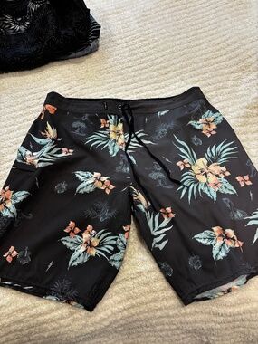 O’Neill men’s swim trunks